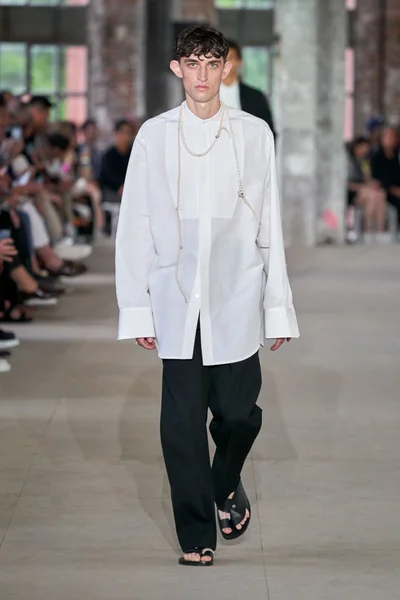 Look 3